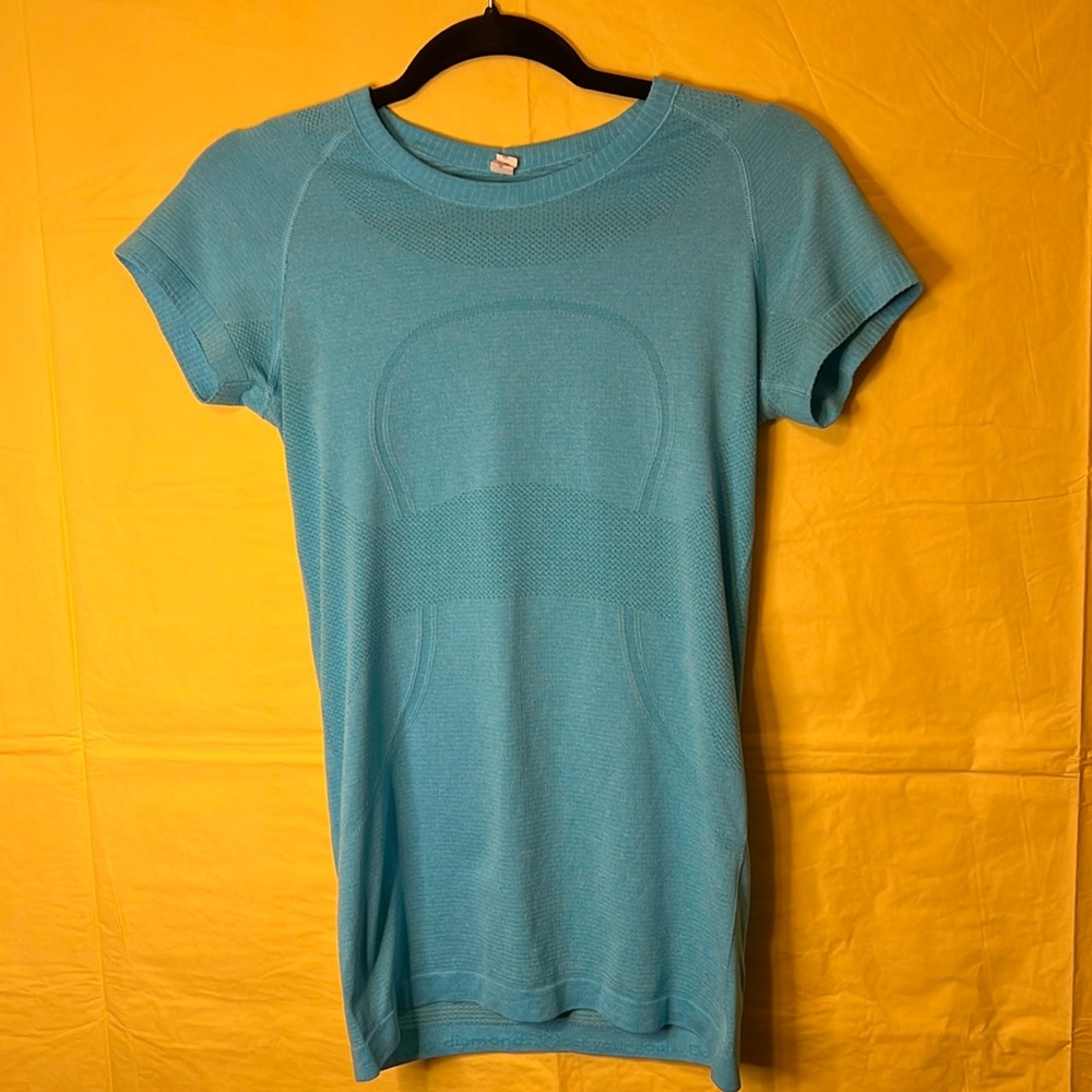 Lululemon athletic T shirt. Size 6